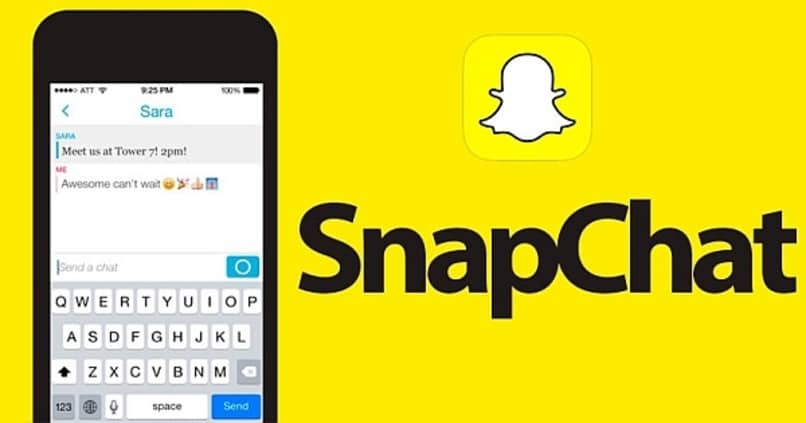 Snapchat en el móvil con logo en la parte trasera.