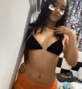 Valery Altamar mostrando su traje de baño