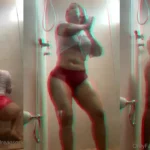 Andrea Osorio bailando en el baño