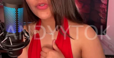 Andyytok haciendo ASMR para que te masturbes
