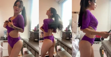 Caeli maquillandose bien sexy