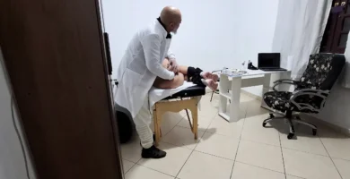El paciente es afectado por un cronómetro de proyecto prectorogista en la prueba de anal.