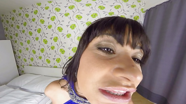 El trabajo principal del relevante DISTRODO de Joy Tera Bansy en Solo VR Video