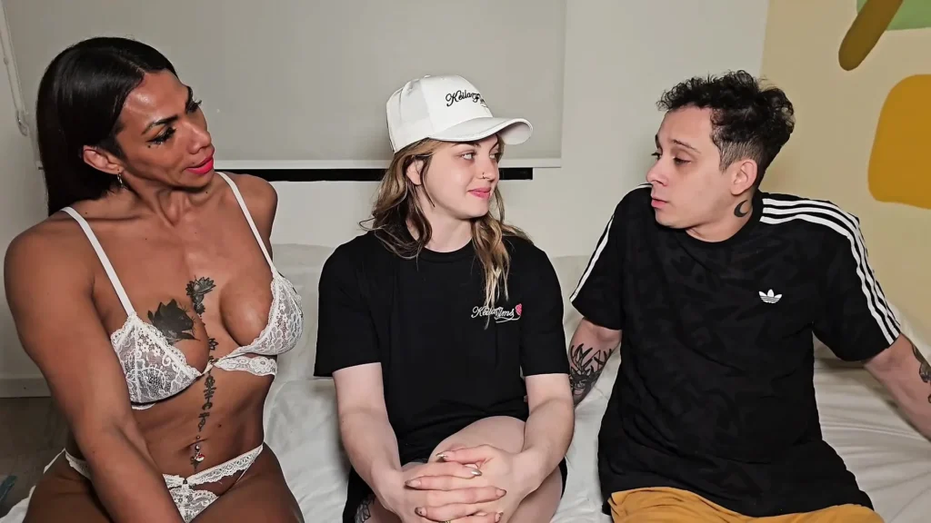 Entrevista con un culturista profesional y una joven amante que quería hacerle las dos cosas