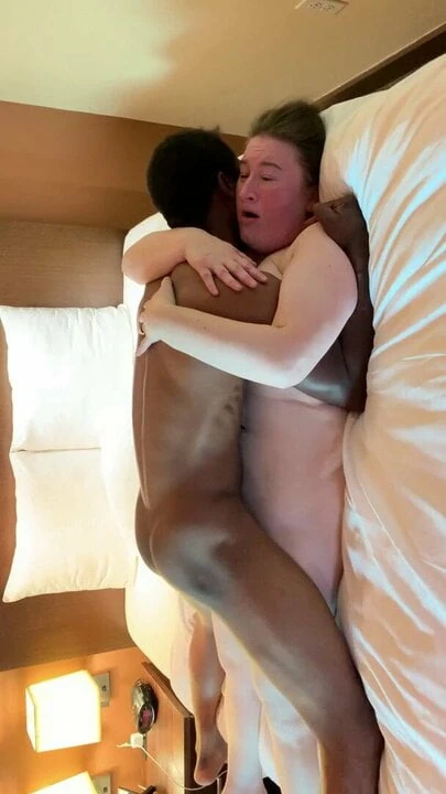 GBC folla a Milf Hotwife apenas frente a los hombres de Cornodo