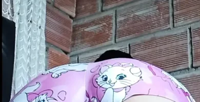 La chica de las clases de su habitación.