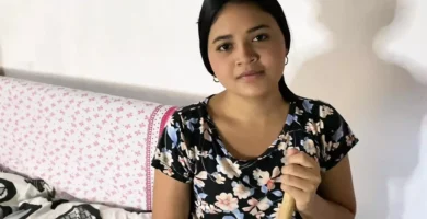 La criada tiene sexo con su empleador a cambio de su salario