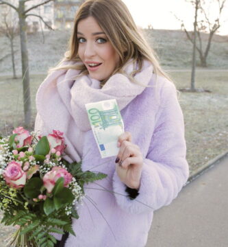 Las flores no pueden competir con el dinero en el sexo.