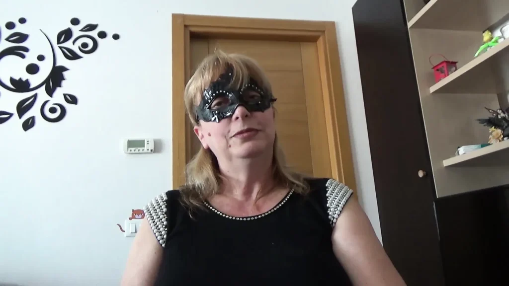 María deja a su marido y le entrega