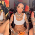 Mestiza le gusta masturbarse para su publico