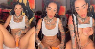 Mestiza le gusta masturbarse para su publico