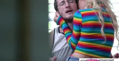 Papá sostiene a un niño pequeño después de que su hermano - Kenzie reeves
