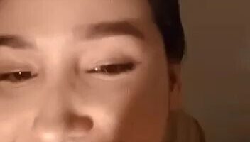 Se graba en su primer anal y le duele