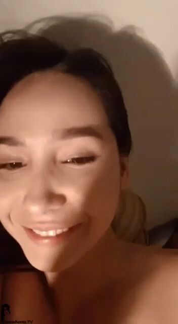 Se graba en su primer anal y le duele