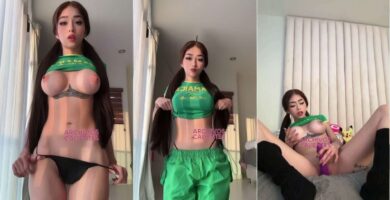 Yajana Cano masturbandose con vibrador