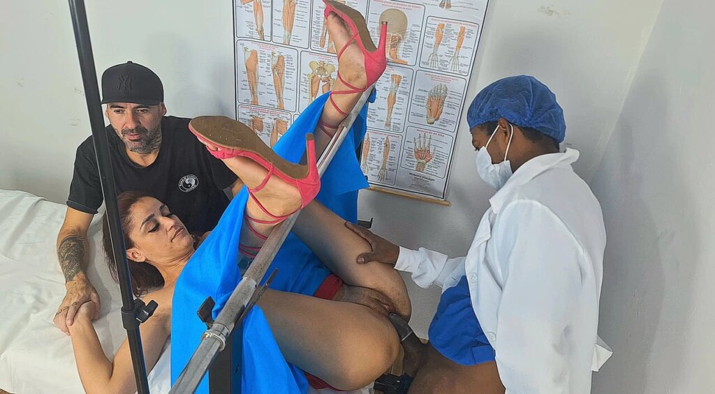 ¡La mujer Cornuda favorita de un Gran Maestro en la prueba!