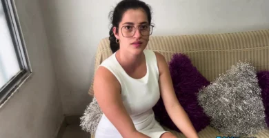 ¡La mujer religiosa es difícil pero finalmente ofrece su trasero!
